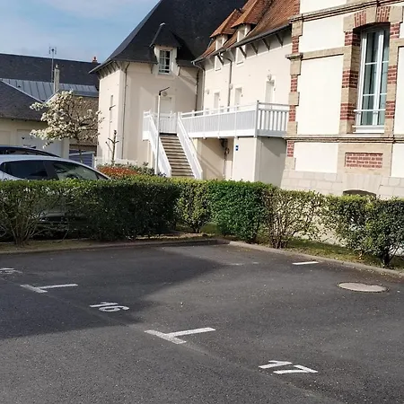 Le Lys Au Fil De L'o *
